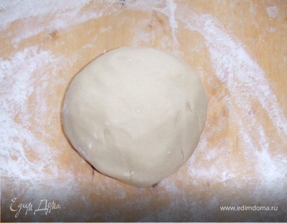 Замешиваем тесто, с выше сказанных ингредиентов.