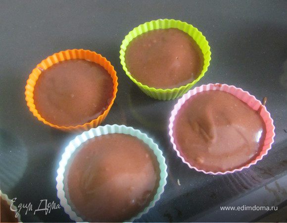 и  опять по столовой ложке теста.
