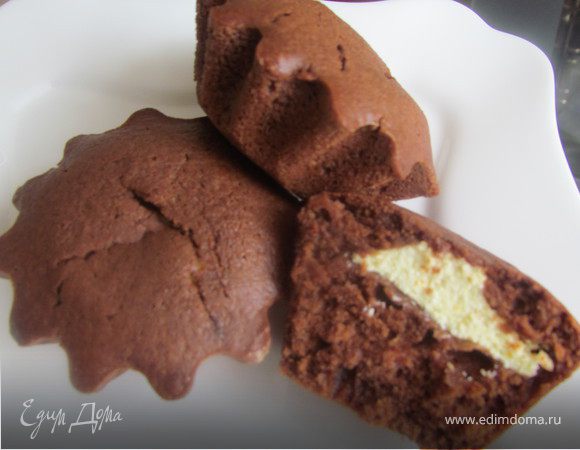 Выпекать 25 минут при 180С. Готовые кексы украсить растопленным шоколадом и присыпать сахарной пудрой! А вообще они и так вкусные :))))))))
