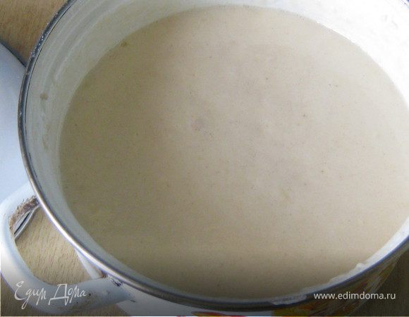 1. Замесить опару:
В 0,5 литра молока(тёплое)добавить дрожжи, 200 гр. сахарного песка, 200 гр. безглютеновой смеси для выпечки. (например фирмы «Dr.Shar» ). Поставить в тёплое место на 20-30 минут.