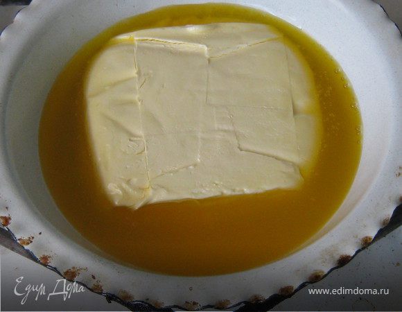 Перед тем как разлить по формам добавляем 200 гр. растопленного сливочного масла.