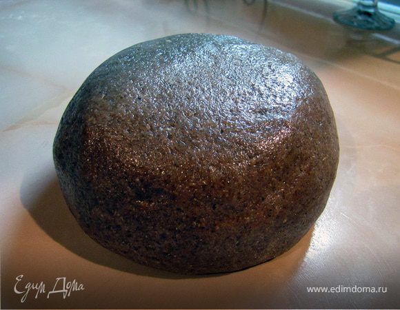 Вымесить эласттчный "колобок", отправить в холодильник на 30-60 минут.