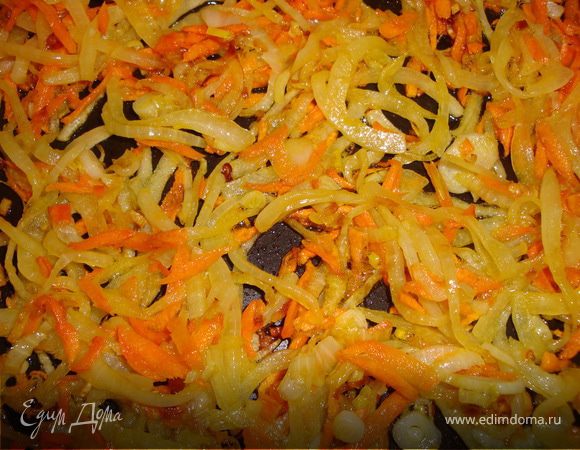 Лук с морковкой спассеровать...
