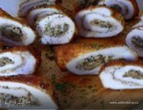 при желании перед подачей посыпать сверху натертым сыром.Разрезать на кусочки и выложить на широкое блюдо.
Приятного аппетита!