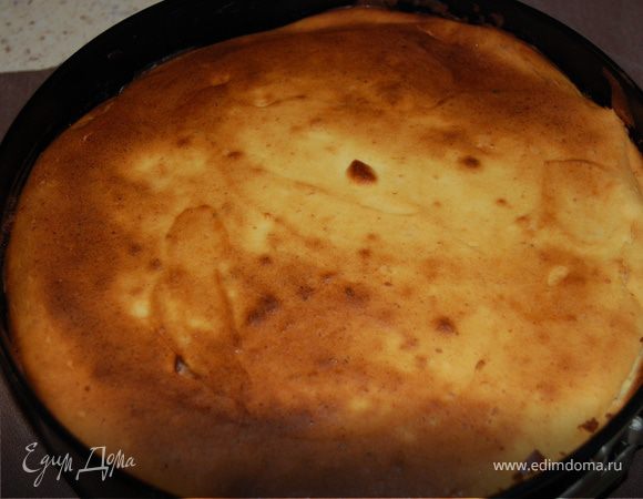 Выпекать в разогретой до 200°С духовке 30 минут. Но духовку не открываем!!! А даем сырнику остыть около часа-полтора.