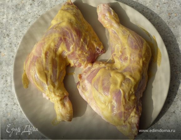 С куриных ножек снять кожу, промыть, высушить бумажным полотенцем.
Смешать горчицу, сок, соль и перец. Этой смесью обмазать курицу со всех сторон. Запекать в предварительно разогретой до 200°C духовке 25-30 минут. Приятного аппетита!