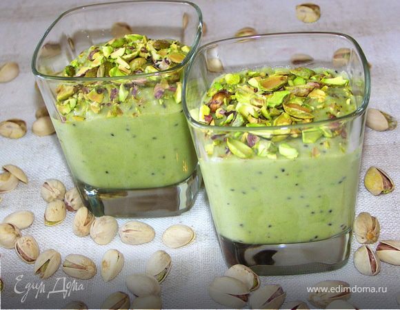 Уложить крем в стаканчики и щедро посыпать орешками.Приятного аппетита:))