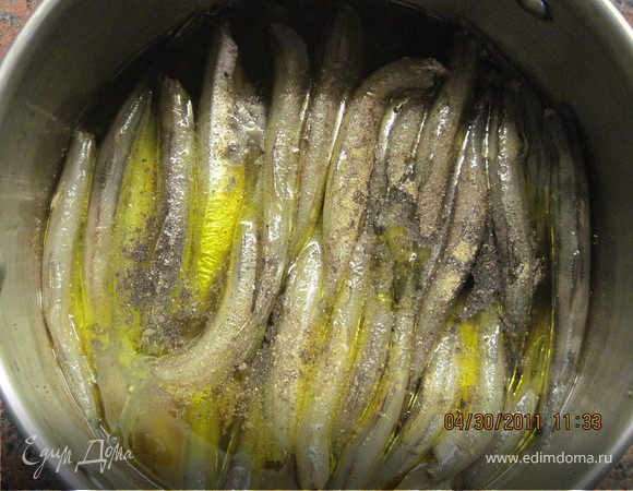 Залить маринадом чайная заварка , оливковое масло , соль ,перец.