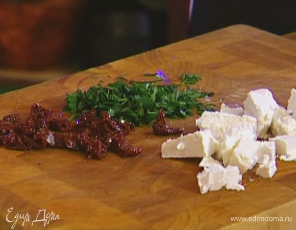 Зелень измельчить.