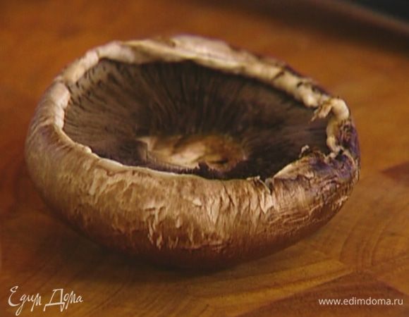 У грибов срезать ножки.