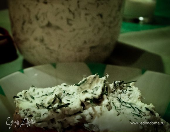 Намазать на черный хлеб и съесть! Так же поступить со вторым куском)