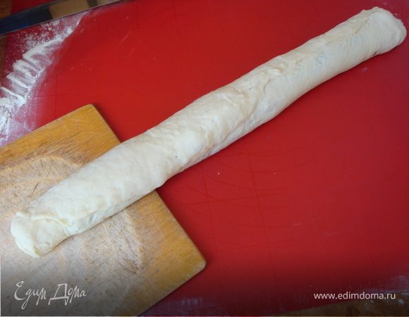 Защипить длинный край и торцы. Должна получиться вот такая "колбаска"...