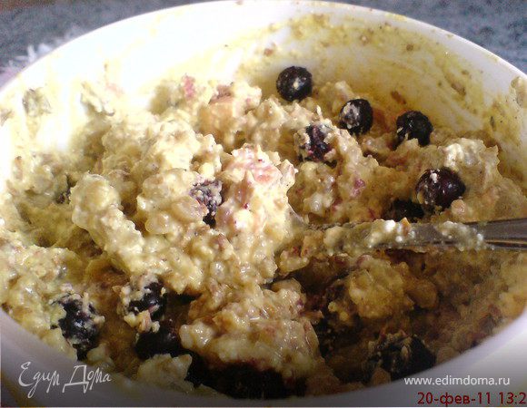 ...Далее добавляем творог,порезаный грейпфрут...и НАСЛАЖДАЕМСЯ!
А вообще добавить можно всё,что хотите в зависимости от погоды,природы и "хорошего" настроения...
Как то, я приготовила этот "гламурный изыск", (добавив авокадо и сервировала в половинке авокадо,положив сверху клубнику и украсив мятой) своей подружке...была очень рада, что "подсадила"её на этот завтрак!