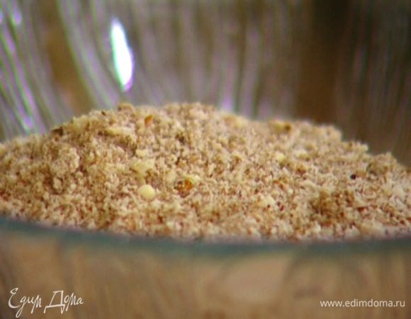 Миндаль измельчить в блендере вместе с 3 ст. ложками сахара. 