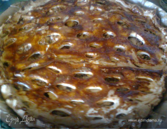 Пирог выпекаем до золотистого цвета.
