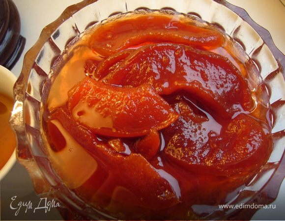 Вымыть айву,удалить с неё ворсистый слой,кожу срезать, почистить от семян,нарезать тонкими дольками.Поместить в кастрюлю,засыпать сахаром,добавь лимон,варить на большом огне довести до кипения.Снять с огня.Оставить на сутки.Снова дать вскипеть.Оставить на несколько часов.(итак вари в 4 приёма по 10-15 минут)Закатать в стеклянную банку.