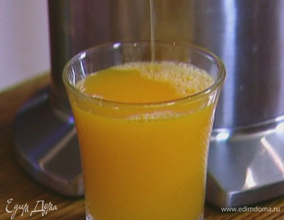 Из апельсинов выжать 100 мл сока.