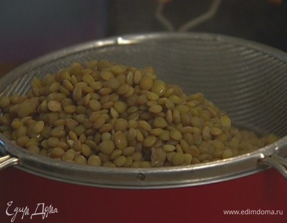 Чечевицу отварить согласно инструкции на упаковке.