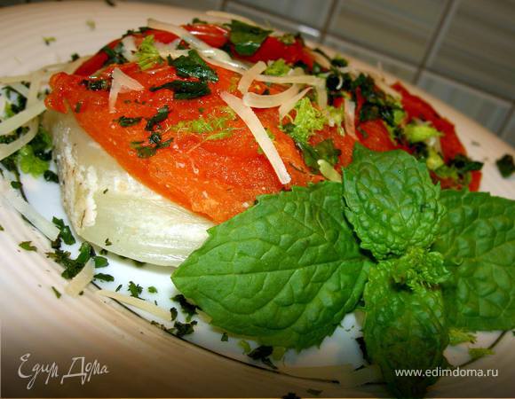 Изапечём в духовке, разогретой до 180С до той поры, пока фенхель не будет легко прокалываться ножом (у меня 30 минут). Разложим по тарелкам и присыпем пармезаном, зеленью фенхеля, базиликом. Угощаемся!