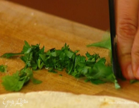 Петрушку порубить.