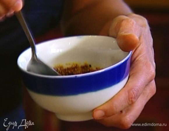 Приготовить заправку: горчицу соединить с бальзамическим уксусом, добавить оставшееся оливковое масло, наршараб, все перемешать. 