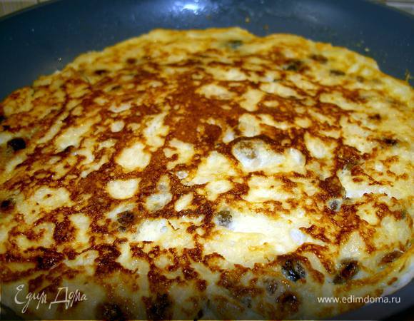 На сковороде Green Pan:-)) растопим сливочное маслом и и выложим рисовую лепёшку толщиной 2 см. Обжарим до золотисто-коричневого цвета с обеих сторон .