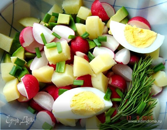 Рыбу порезать поперёк на куски шириной 6-7 см,посолить-поперчить,обвалять в кунжутных семечках и обжарить на растительном масле.Вариант панировки и способ приготовления рыбы возможен любой.Для салата порезать картофель,авокадо,редис и зелень.Яйца разрезать на четвертинки.Спаржу отварить в течении 3-4 мин в подсолёной воде.На тарелку выложить кусочки рыбы,картофельный салат,четвертинки яиц,спаржу.Полить салат соусом"Айоли"(чесночный майонез).Подавать с ржаным хлебом.Приятного аппетита!