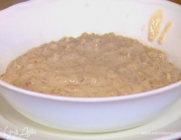 Дать готовой каше настояться, чтобы хлопья стали пышными.