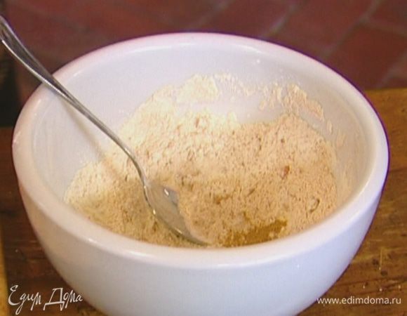 Добавить разрыхлитель, муку, молотый имбирь, посолить и перемешать.