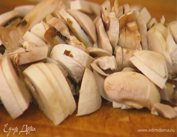 Грибы порезать.
