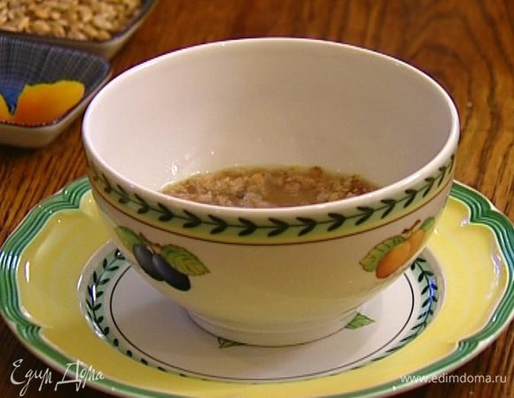 Хлопья залить небольшим количеством кипятка и оставить набухать. 