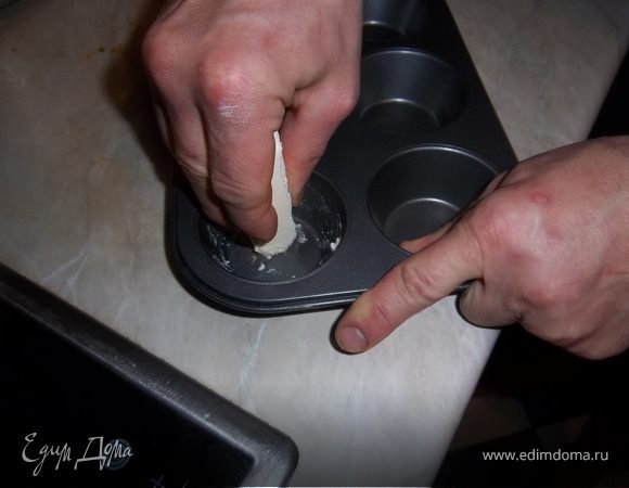 Смазывем форму маслом