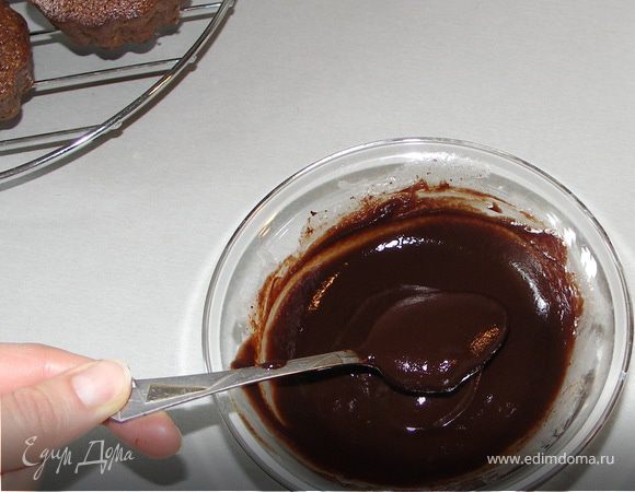 Растопить на водяной бане и тщательно перемешать.Консистенция должна получиться в меру густой.