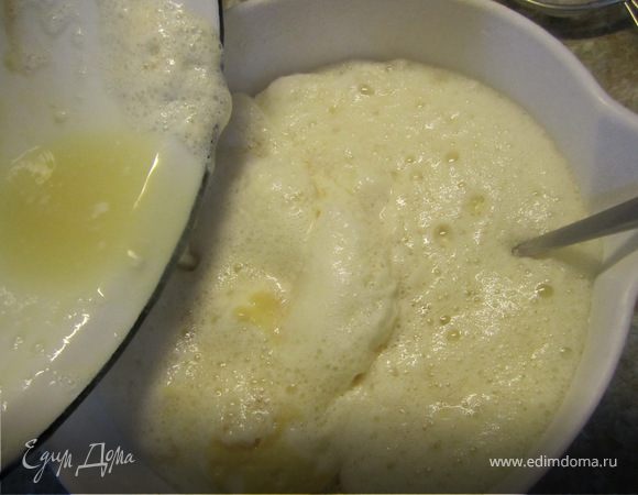 Добавить растопленное масло