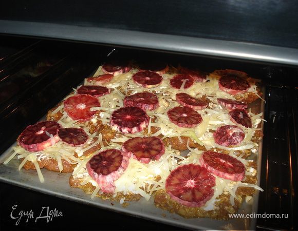 Отправить в духовку на 40-45 минут. Температура запекания - 180 градусов.


Вкуууууснооо!)))