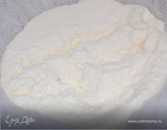 Маскарпоне, как я уже писала, я делала по рецепту Юли, только я взяла 20% сливки и лимон. Все получилось очень быстро и просто. Правда, в следующий раз я добавлю все же и сливки пожирнее, просто в этот раз не нашла в магазине. СМ рецепт http://www.edimdoma.ru/recipes/17863