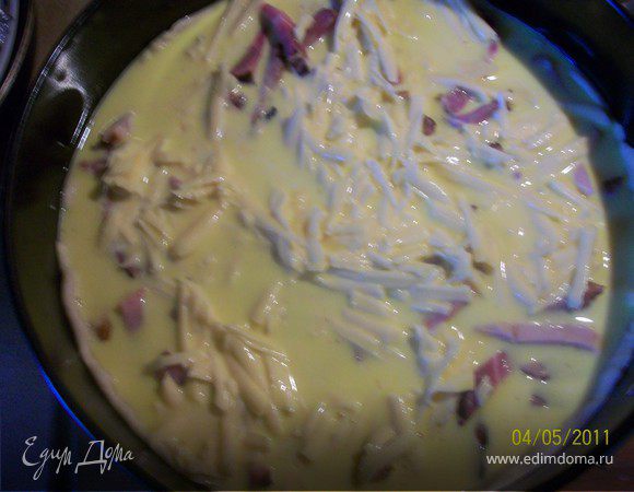 залить сливочно-яичной смесью и посыпать сыром