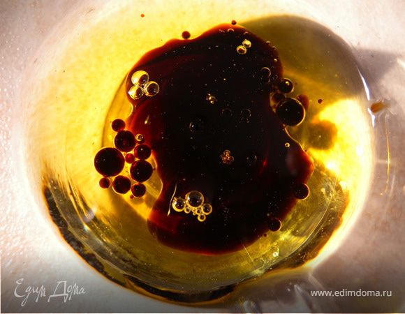 Заправка: Оливковое масло + бальзамический уксус. 