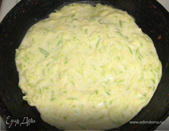 и выпекать блины с двух сторон на сухой сковородке