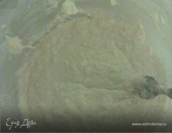 Муки класть столько, чтобы получилось тесто, как густая сметана.