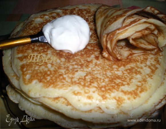 В теплом молоке развести дрожжи и добавить половину муки,когда опара поднимнтся,добавить растёртые с маслом желтки,перемешать и засыпать оставшуюся муку,соль,сахар.Все перемешать и в тепло на 45-60 мин.
После того как тесто поднимется,осторожно ввести,постоянно помешивая,сливки взбитые с белками и дать постоять еще минут 15,затем выпекать как обычно....