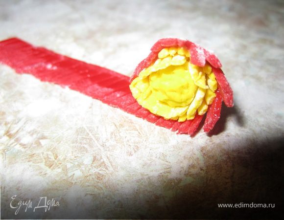 То же проделываем с красной полоской.