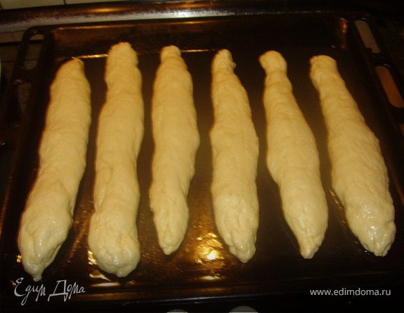 Пртивень смазать растительным маслом.Вложить рна противень наши чуреки на небольшом расстоянии друг от друга,поставить на 15-20 минут расстаиваться.