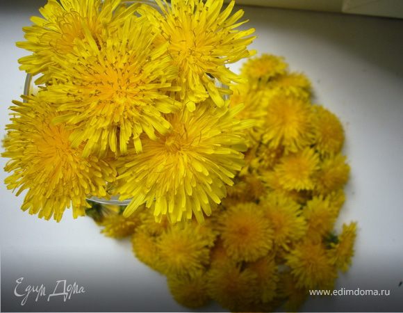 Цветки собрать,промыть,удалить зелёную часть.