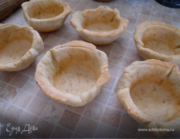 1. Тарталетки. Тесто как в рецепте http://www.edimdoma.ru/recipes/20491 или http://www.edimdoma.ru/recipes/21357.