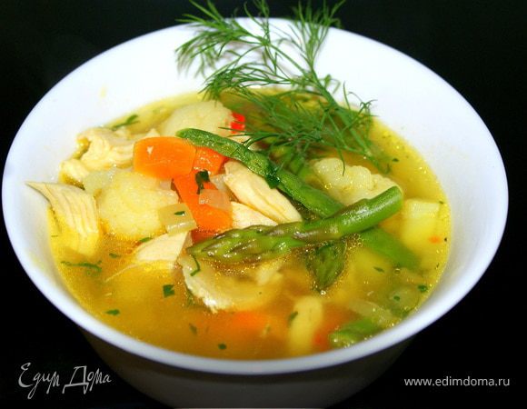 Добавить картофель и чуть бульона и кипятить на медленном огне в течение 10 минут.
Добавить брокколи,влить оставшийся бульон и готовить еще 2 минуты.
Приправить суп солью и перцем. Украсить мелко нарезанной петрушкой.
Подавать.