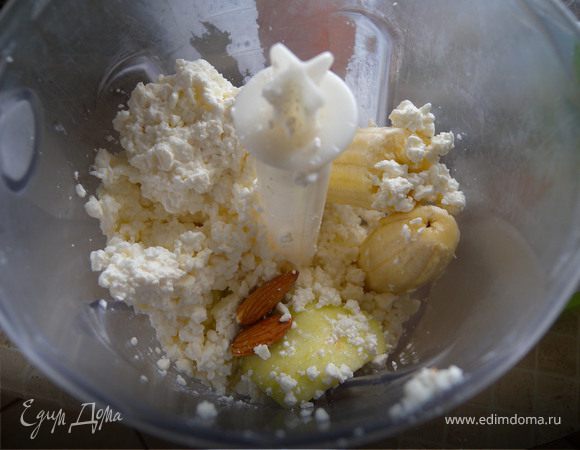 Начинка: Все (в любимых количествах)поместить в блендер и перемолоть в однородную массу...