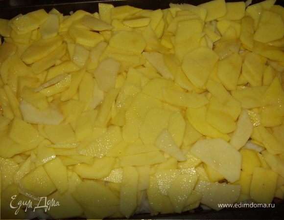 Сверху кладем шар картофеля.