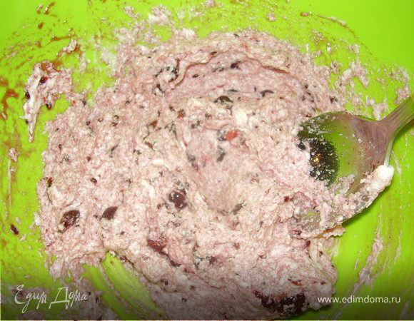 Сливки взбиваем со сгущенным молоком,добавляем варенье.Получается еще один крем.