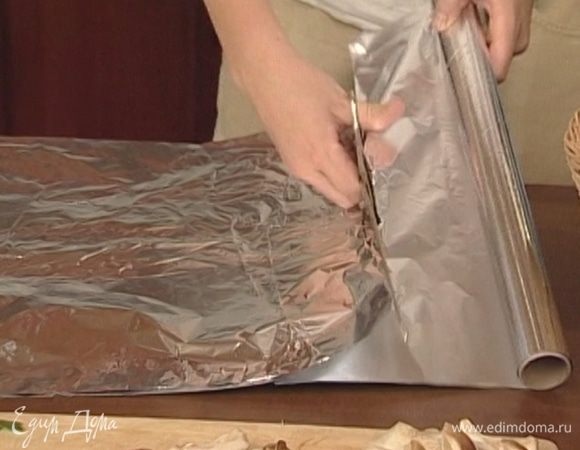 Из двойного слоя фольги сделать 6 карманов.